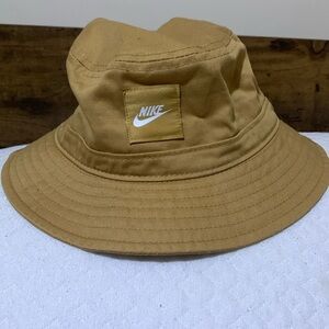 NIKE BUCKET HAT